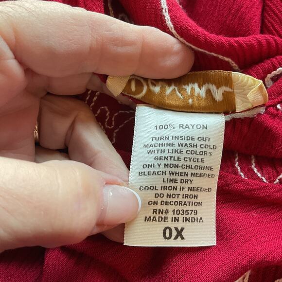 Davina Red Tunic White Embroidery Bell Sleeve Key Hole Back Loose Top 0X (10-12) - Picture 6 of 7